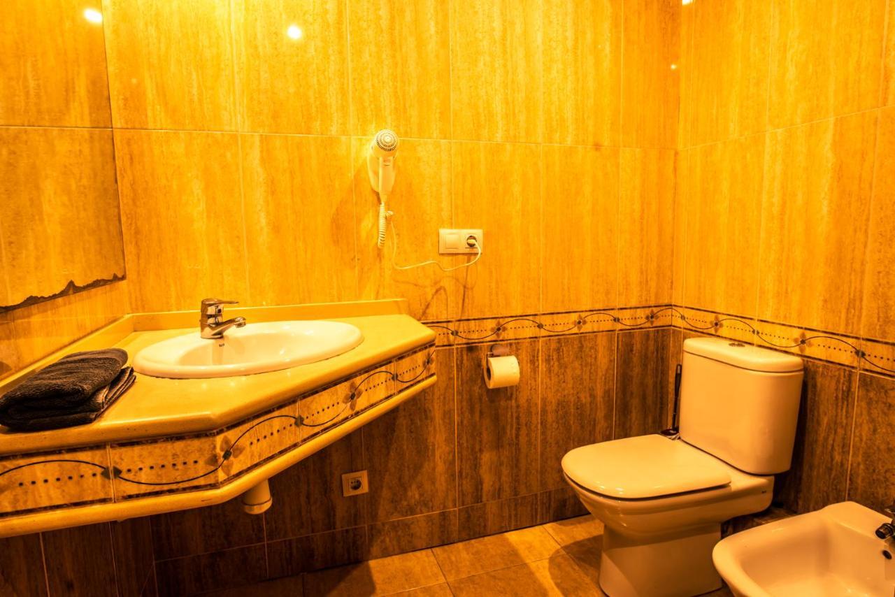 Apartaments Yaco Lloret de Mar Exteriör bild